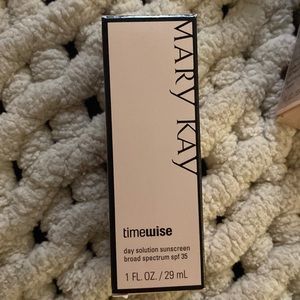Un used Time-wise Mary Kay day solution sunscreen spf 35 for the face
